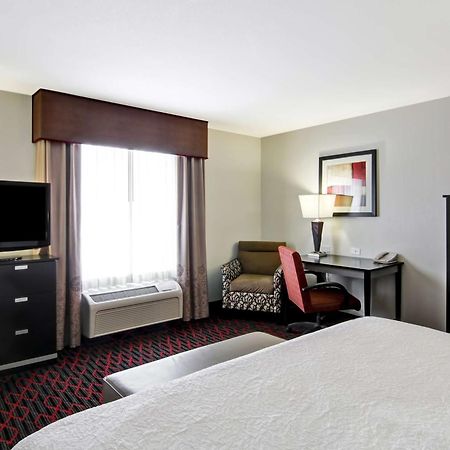 Hampton Inn & Suites Red Deer Penhold Exterior foto