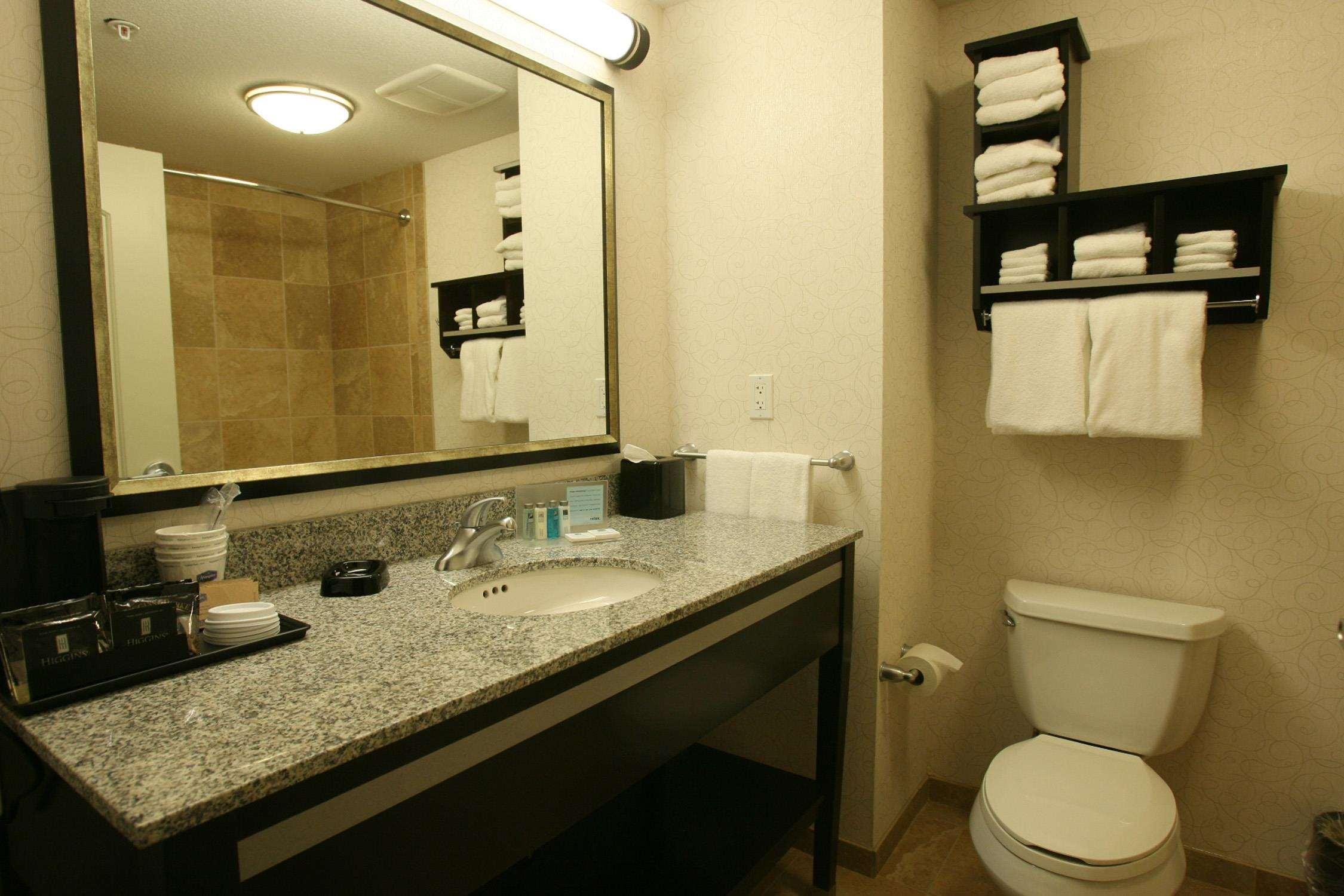 Hampton Inn & Suites Red Deer Penhold Quarto foto
