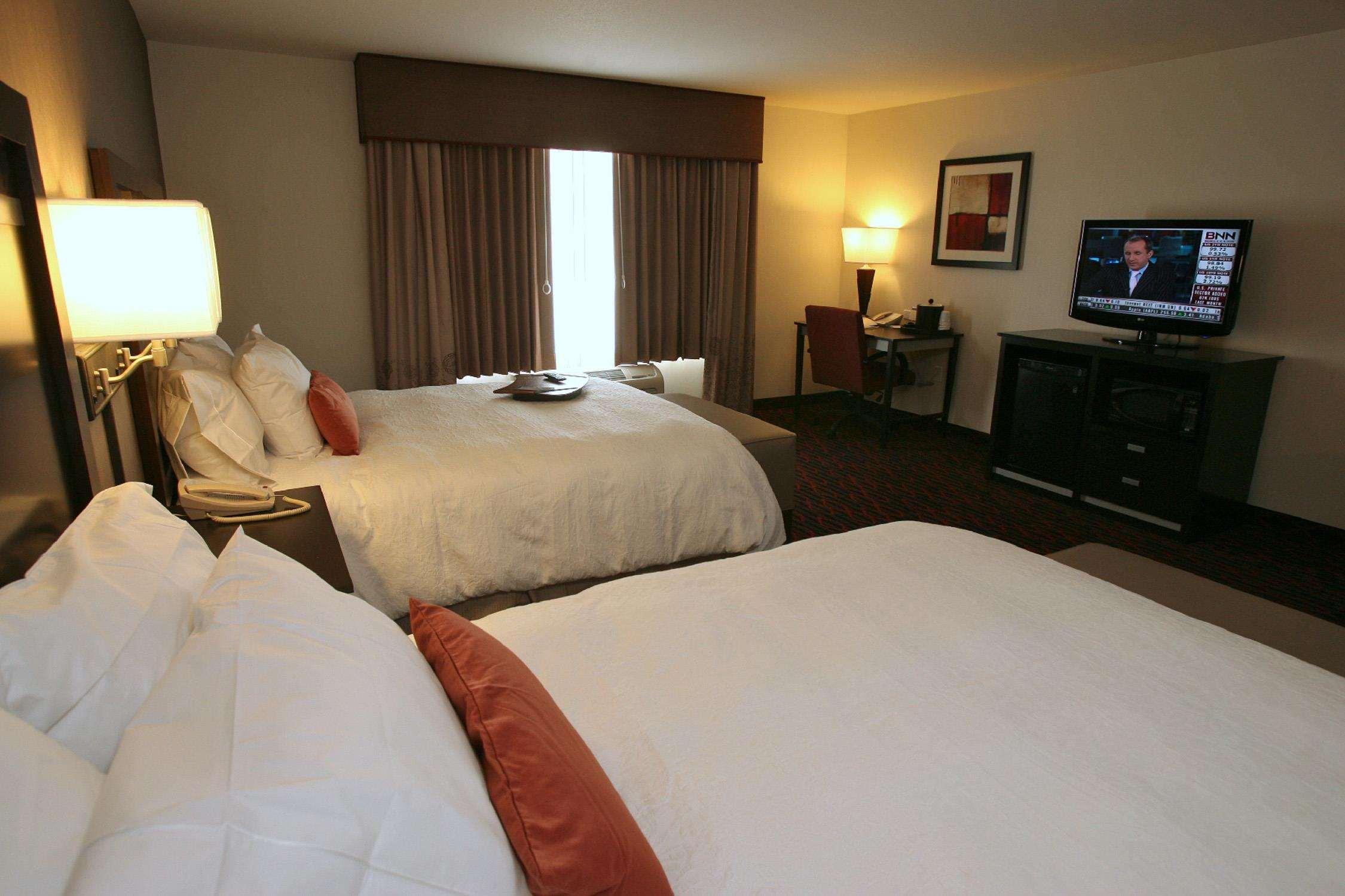 Hampton Inn & Suites Red Deer Penhold Quarto foto