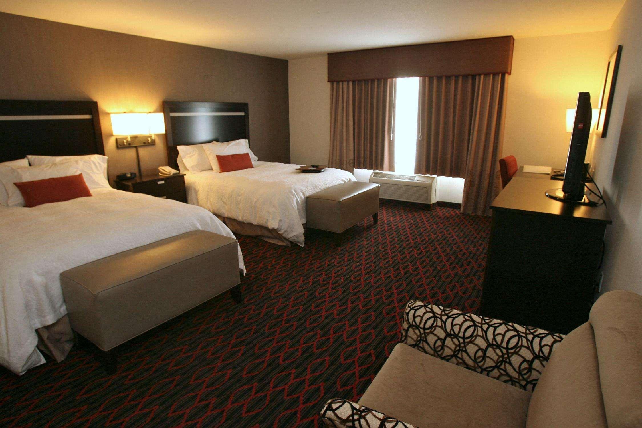 Hampton Inn & Suites Red Deer Penhold Quarto foto