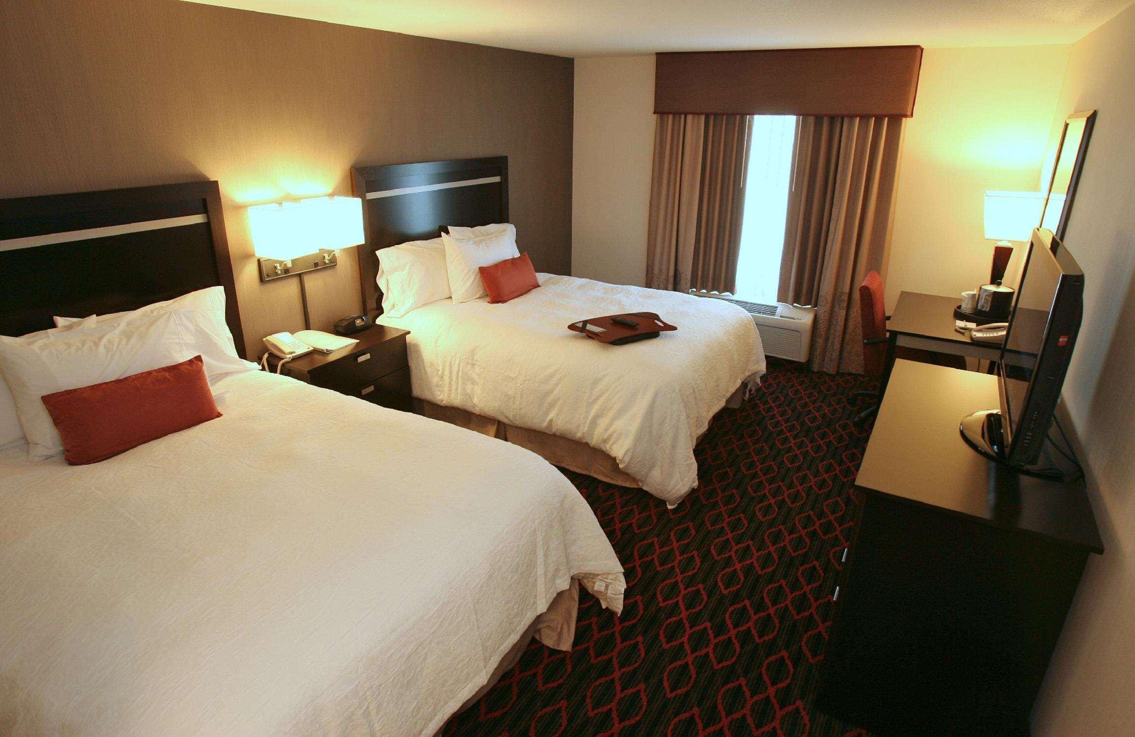Hampton Inn & Suites Red Deer Penhold Quarto foto