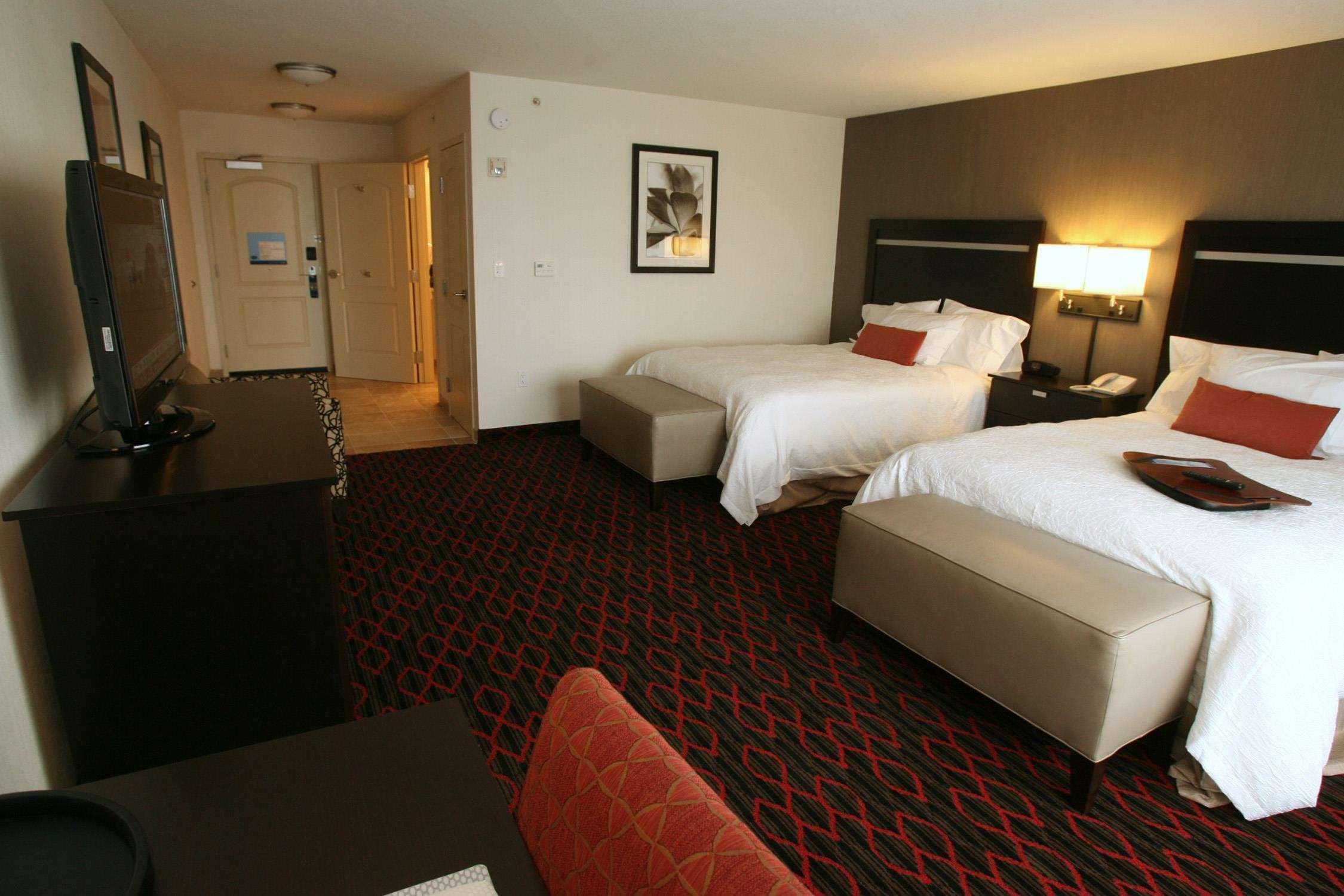 Hampton Inn & Suites Red Deer Penhold Quarto foto