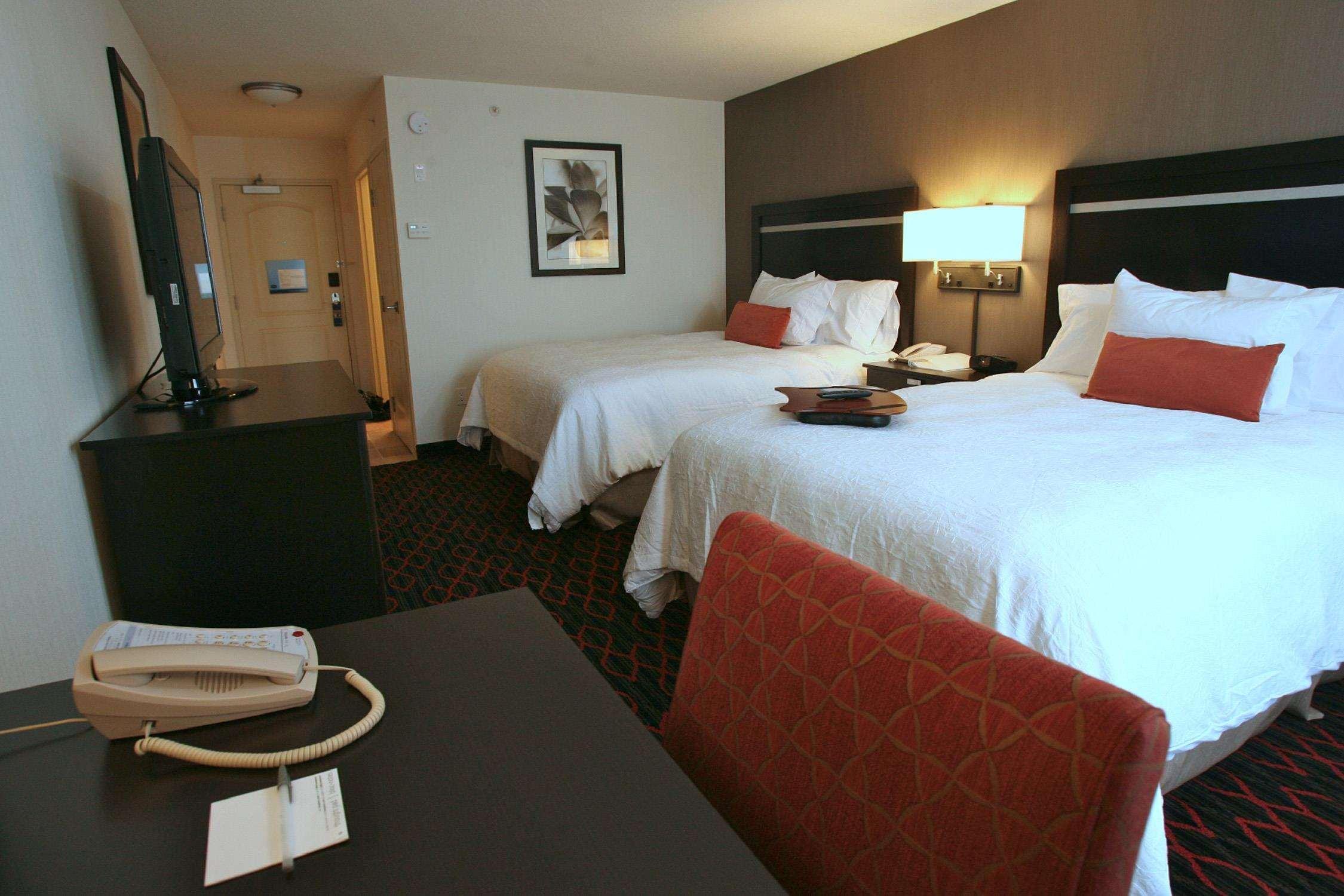 Hampton Inn & Suites Red Deer Penhold Quarto foto