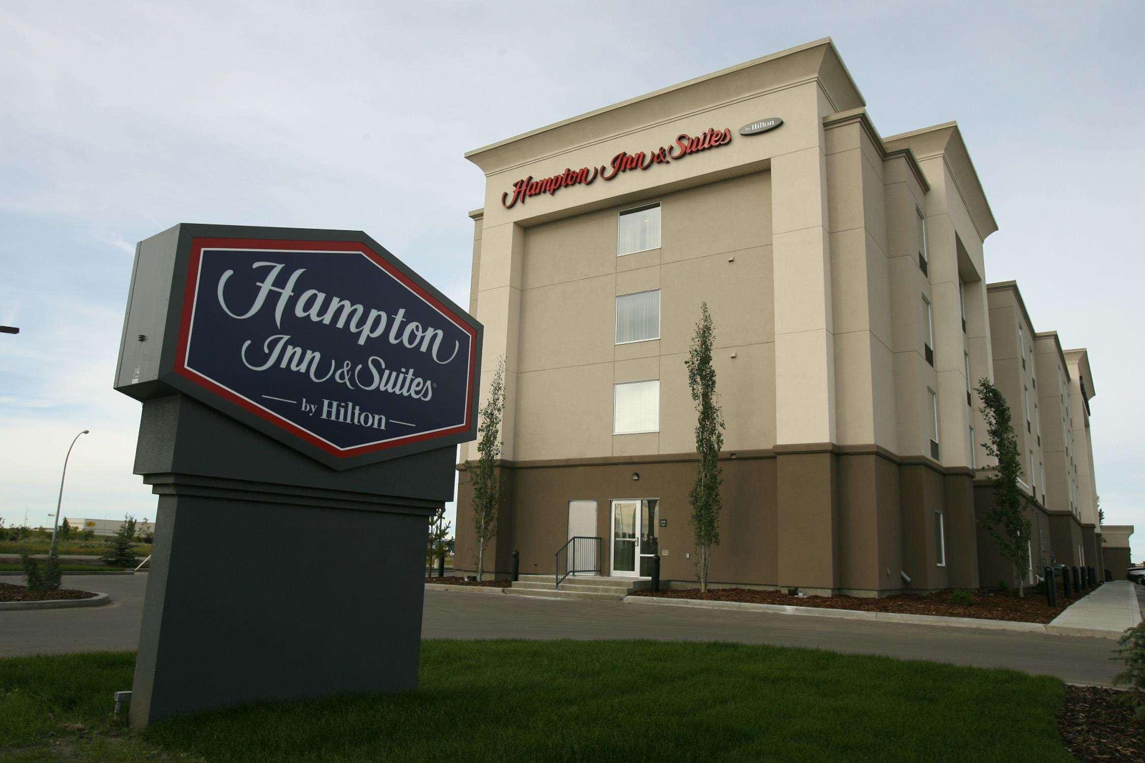 Hampton Inn & Suites Red Deer Penhold Exterior foto