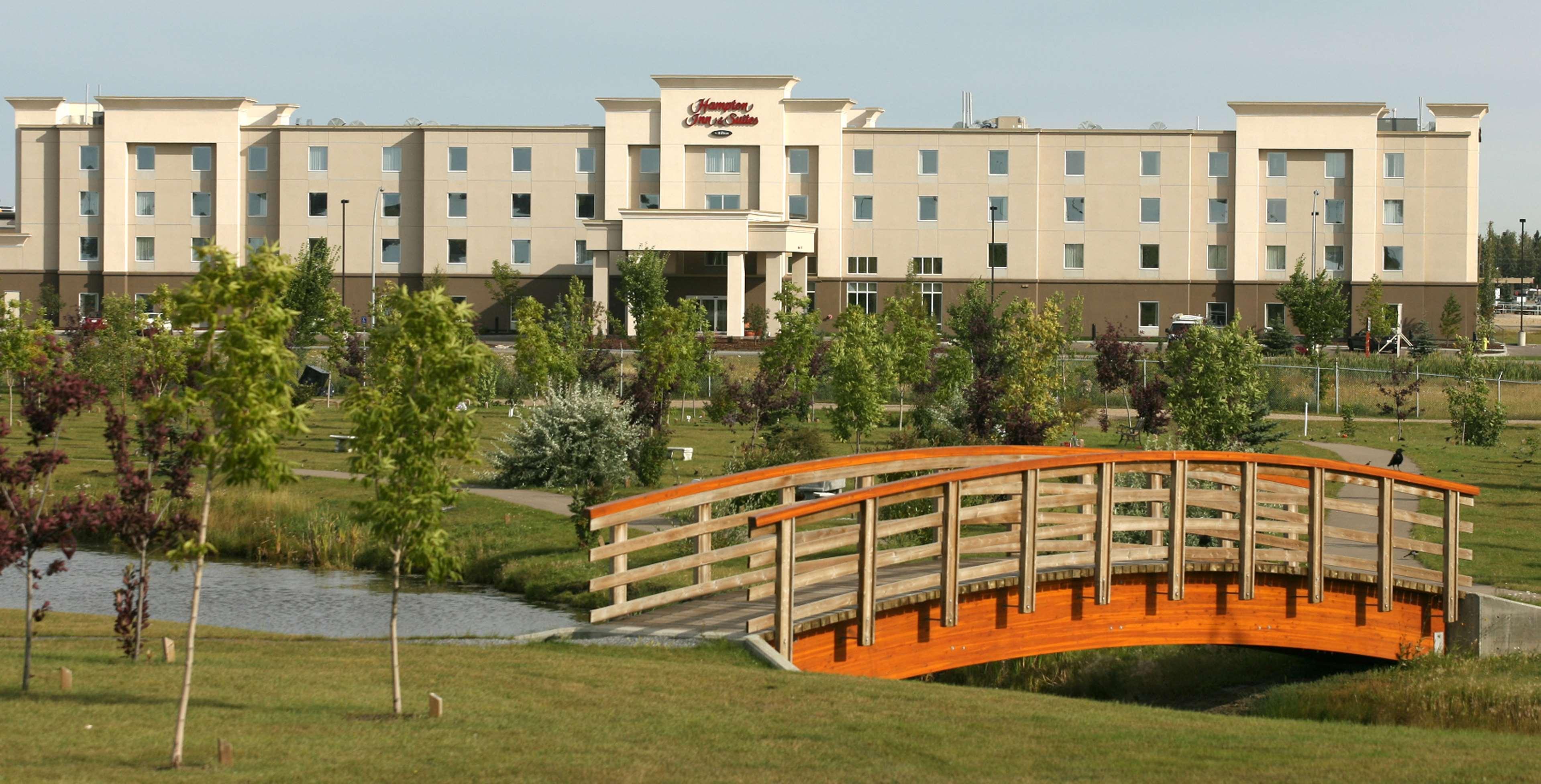 Hampton Inn & Suites Red Deer Penhold Exterior foto