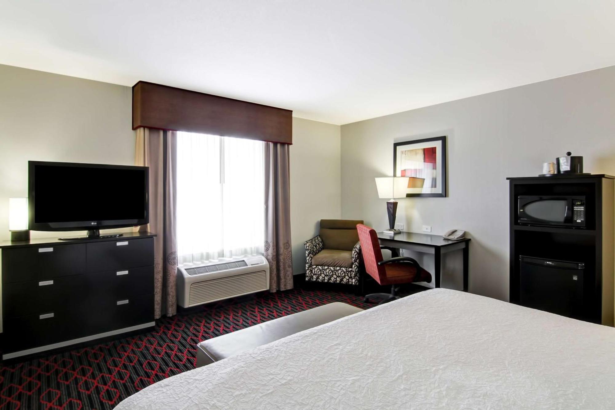 Hampton Inn & Suites Red Deer Penhold Exterior foto