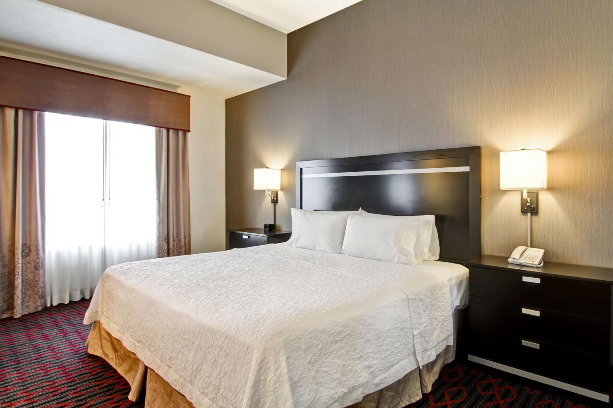 Hampton Inn & Suites Red Deer Penhold Exterior foto