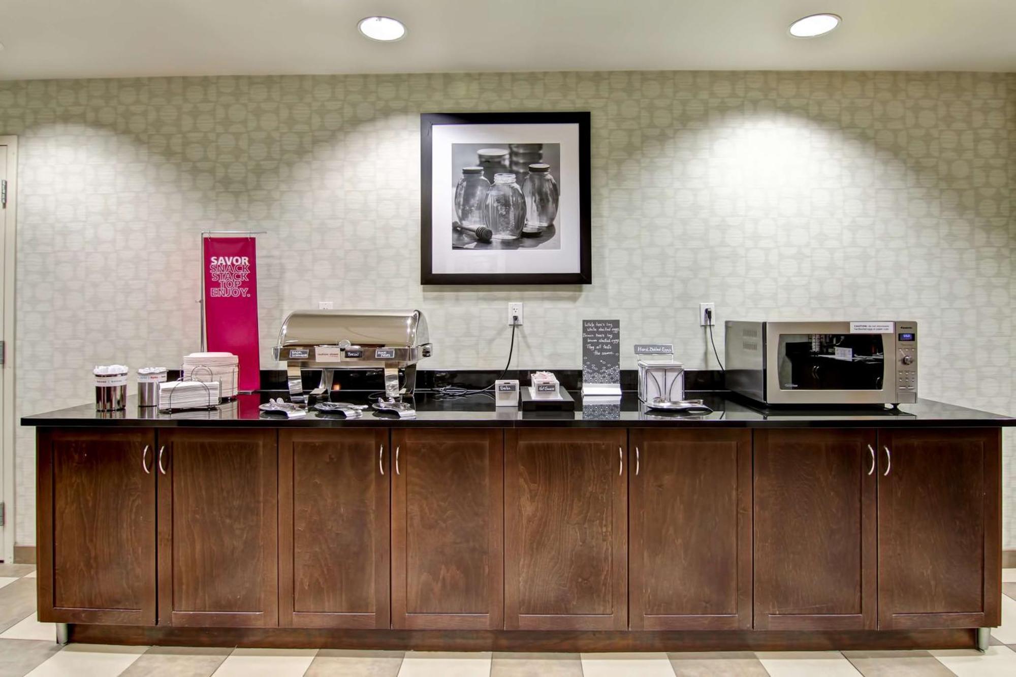 Hampton Inn & Suites Red Deer Penhold Exterior foto
