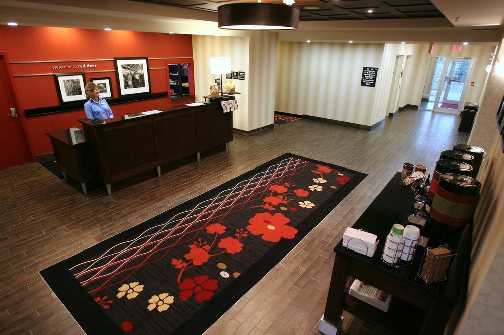 Hampton Inn & Suites Red Deer Penhold Exterior foto
